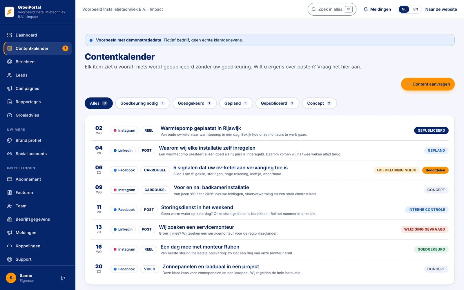 Contentkalender in het GroeiPortal met voorbeelddata: geplande berichten per kanaal met hun status.